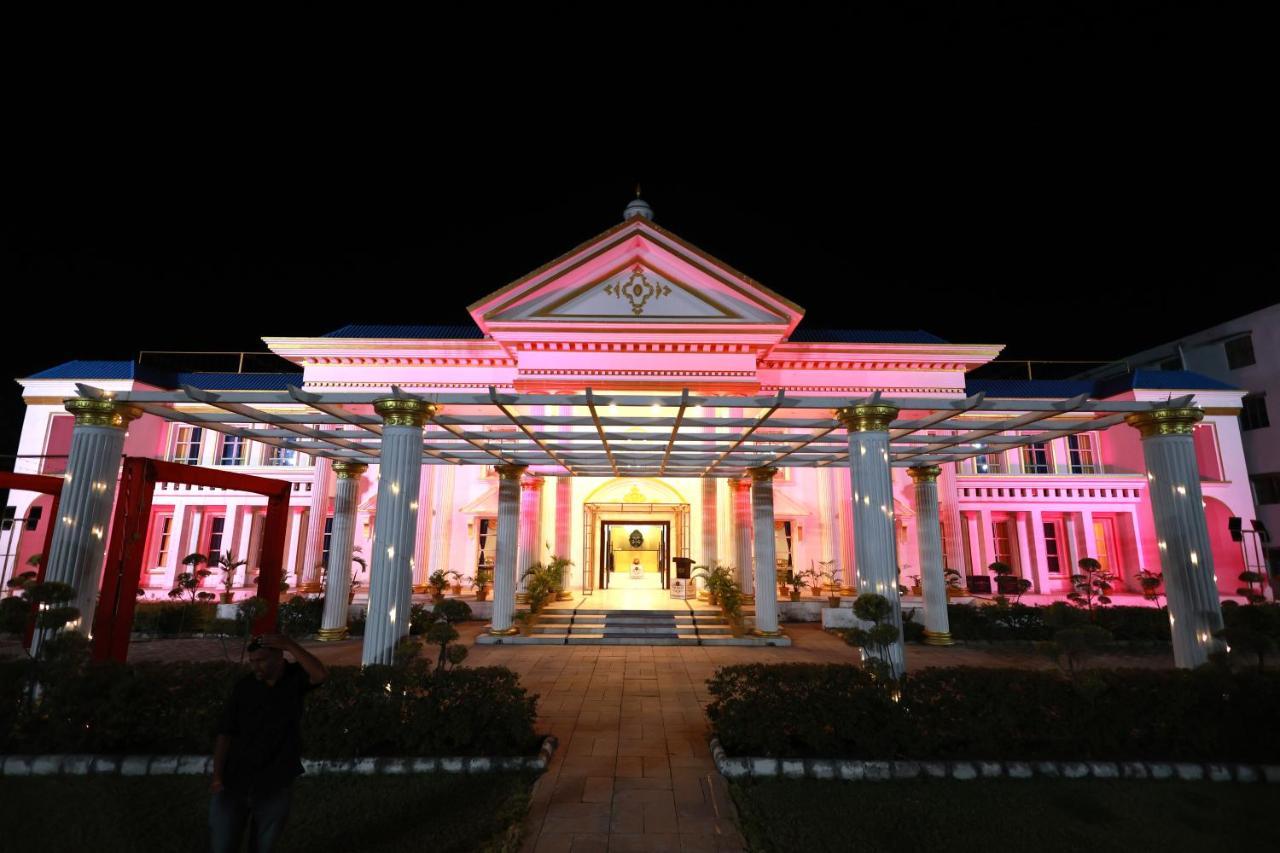 The Royal Palace Dewās Kültér fotó