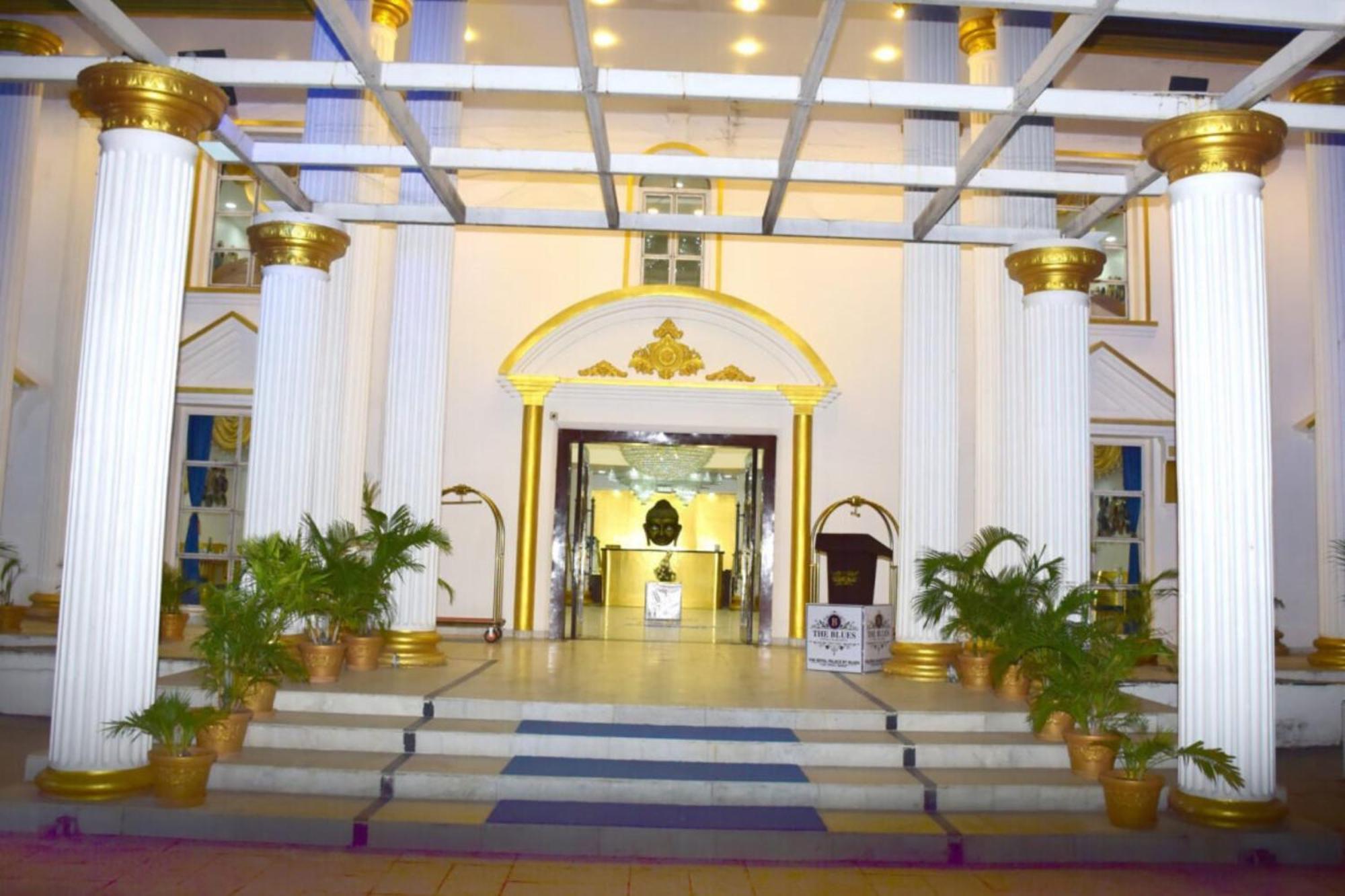 The Royal Palace Dewās Kültér fotó